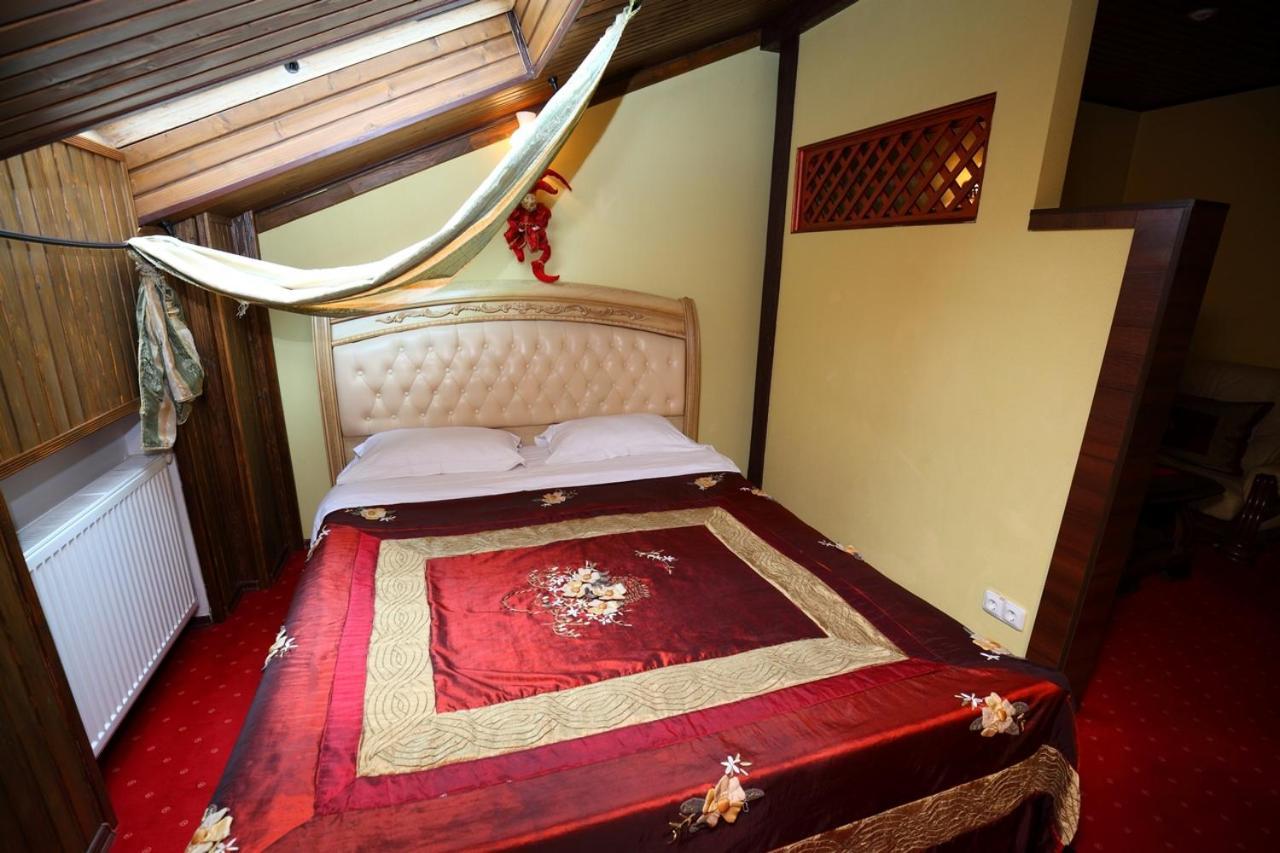 Medzhybozhskiy Zamok Tribukhovtsy Kamer foto